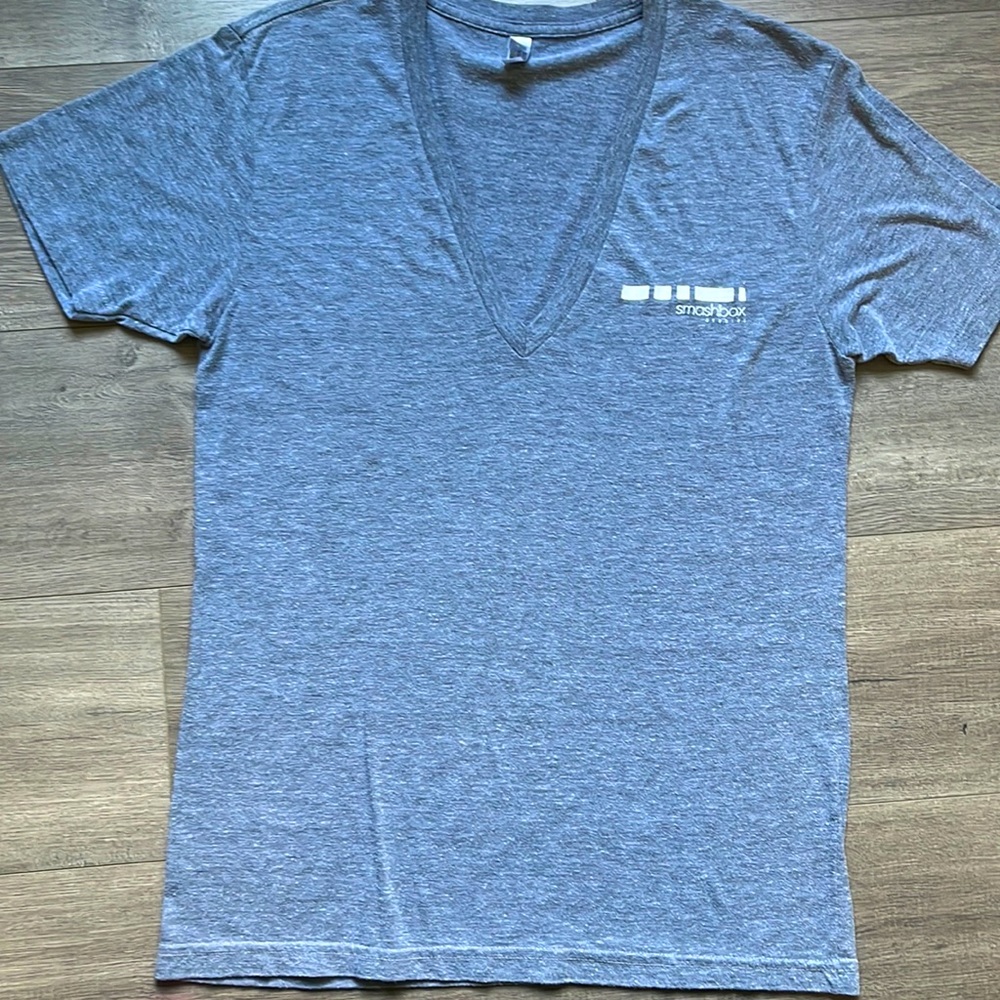 Smashbox v-neck